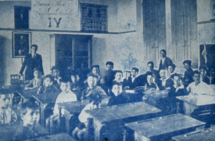 Mugardos, 1927. Interior da escola promovida en pola Sociedade Unión de Franza y Seijo, fundada na Habana en 1921