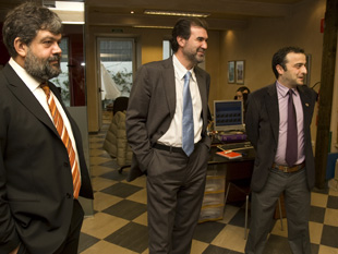 Anxo Quintana co editor de Vieiros, Lois Rodríguez, e o director, Ramón Vilar