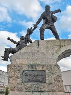 A escultura que lembra a Amador e Daniel