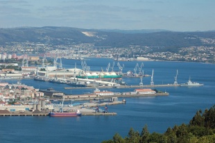 Vista do Porto comercial, os estaleiros e o Arsenal militar da ría de Ferrol, onde traballaba o cabo / Flickr: Xoán Porto