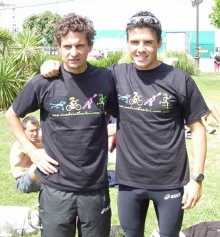 Iván Raña e Xabier Gómez Noya apoiando o Cuatriatlón de Tui