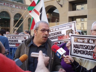 Juan Mari Olano, nunha outra manifestación pro-aministía / Euskal Herria Indymedia