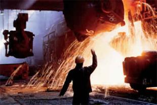 O sector siderúrxico inglés acordou reducir os seus salarios un 10%
