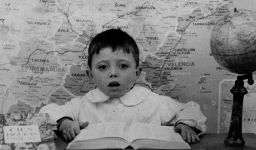 Foto antiga dun cativo nunha escola galega / Flickr: zentolos