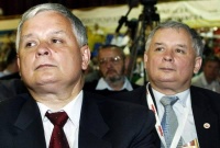 Os irmáns Kaczynski, presidente e primeiro ministro de Polonia