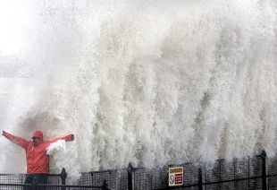 O temporal obriga a pechar o Porto de Vigo.