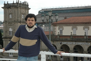 Enric Durán estivo esta cuarta feira en Compostela -antes en Ourense e Vigo, e até o sábado na Coruña. / Foto: F.A.