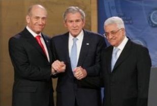 Olmert, Bush e Abbas, este martes en Annapolis (Maryland, EUA)
