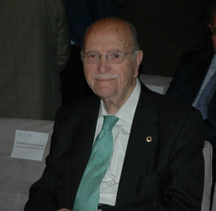 Fernández Albor, tamén presente no Hostal, era o presidente da Xunta cando se asinou a Declaración