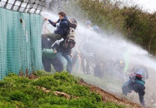 En Bruxelas, os manifestantes foron dispersados con canóns de auga