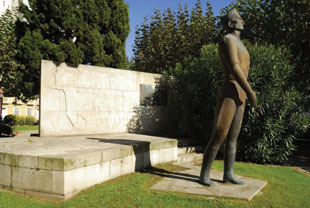 Estatua de Millán Astray na Coruña
