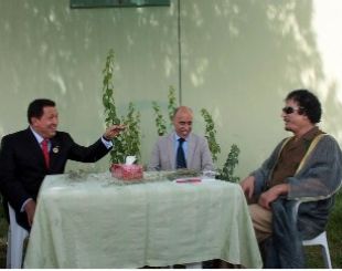 Chávez e Gaddafi en Libia