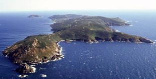 A Illa de Ons está incluída no Parque Nacional Marítimo-Terrestre das Illas Atlánticas de Galiza dende 2002