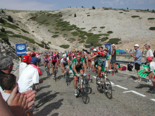 Estampa do Mont Ventoux no Tour 2002, o ano que Armstrong rabu&ntilde;ou o seu cuarto triunfo na carreira