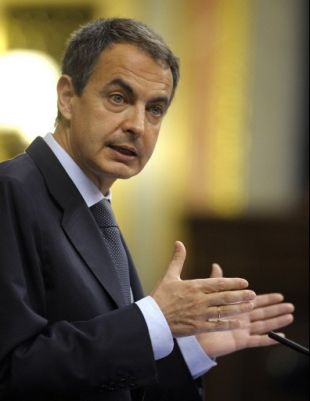 Zapatero recibiu críticas pola subida de impostos sobre carburantes e tabaco