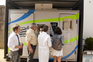 Imaxe da máquina expendedora situada na Praza de Abastos de Compostela