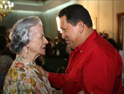 Chávez coa nai da liberada Clara Rojas en Caracas