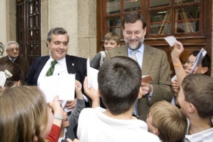 Xoán Juncal (esquerda), co presidente do Partido Popular, Mariano Rajoy, en Ferrol o pasado mes de maio