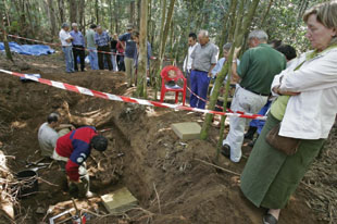 Exhumación no Pino.