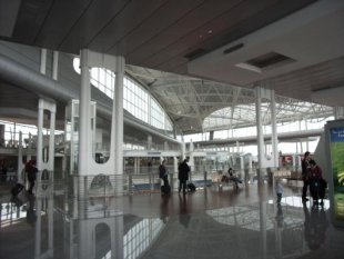 Unha imaxe do interior do aeroporto