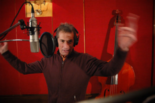 Xil Ríos en plena gravación no estudio de Casa de Tolos