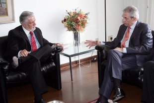 Jaques Wagner e Emilio P&eacute;rez Touri&ntilde;o / Foto: Xo&aacute;n Crespo