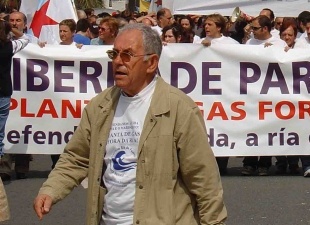 Carmelo Teixeiro, encabezando unha manifestación / A. Saavedra-T. Domínguez