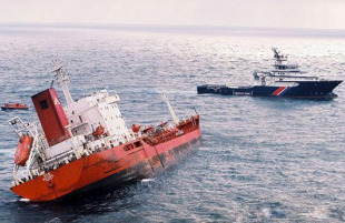 O naufraxio tivo como consecuencia dous tripulantes desaparecidos e o afundimento do buque,c oa consecuente contaminación por combustíbel