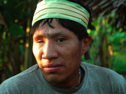 Un membro da tribo dos Murunahua, xa contactado