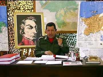 O presidente venezuelano Hugo Chávez criticou a polítca de Álvaro Uribe