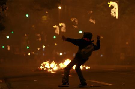 Imaxes dos enfrontamentos o xoves á noite / Reuters