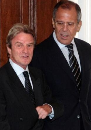 Bernard Kouchner, á esquerda, co seu homólogo ruso, Sergei Lavrov