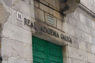 Imaxe da sede da Academia, na zona vella da Coruña