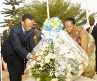 Kagame e a súa esposa, este martes