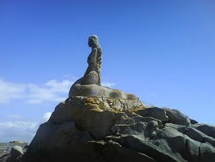 Estatua de serea na illa de Sálvora (Ribeira)