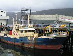 O 'Enxembre' retido no porto escocés de Ullapool / Foto: N. McVicar