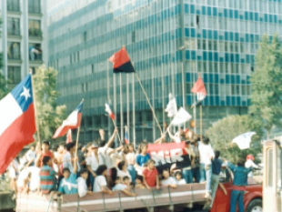 Celebración nas rúas de Chile o 6 de outubro de 1988, o día seguinte do plebiscito