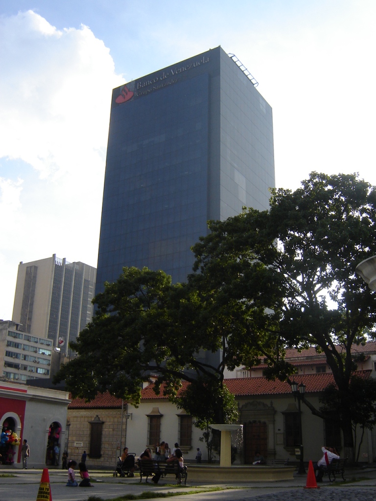 Sede central do Banco de Venezuela desde a Plaza El venezolano. Foto © Xurxo Martínez Crespo