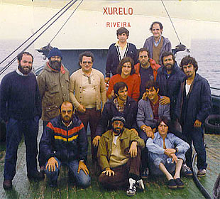 Tripulación do 'Xurelo' que en 1981 partiu de Ribeira para denunciar o cemiterio nuclear / culturamaritima.org