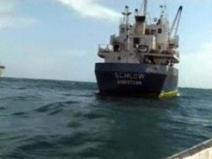 Barco faenando nas costas somalís