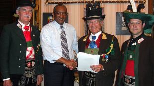 O embaixador de Etiopía en Italia foi convidado pola asociación Südtiroler Schützenbund (minoría austríaca)