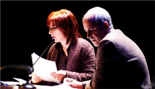 Os textos gañadores do pasado ano dramatizáronse nun acto celebrado en Pontevedra, e presentado por Ana Romaní e Anxo Quintela (Foto: Isidro Cea)