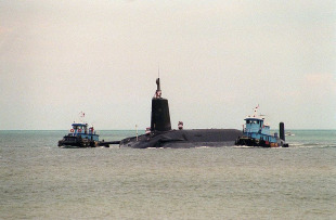 Imaxe do submarino nuclear británico na súa chegada a porto