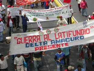 Marcha en Caracas contra o latifundio en xaneiro de 2006 / Foto: Xurxo Martínez Crespo