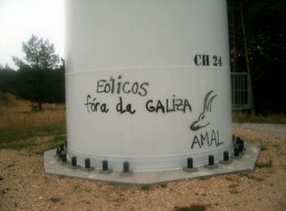 Pintada no Parque Eólico do Faro, en Chantada, que apareceu o día da sabotaxe, segundo a AEG. Foto: AEG