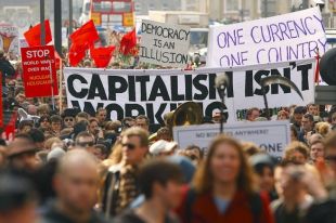 Os manifestantes marcharon pola City, esta cuarta feira en Londres