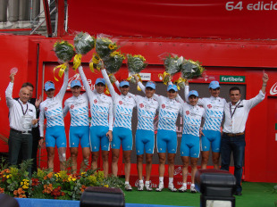 O Xacobeo subiuse ao podio de Madrid como o mellor equipo da Vuelta