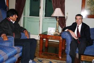 Xuntanza entre o presidente boliviano e o embaixador estadounidense