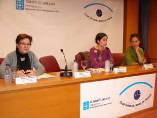 Presentación da iniciativa. Elvira Cienfuegos , María Reimóndez e Virginia Rodríguez