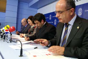 Firma do convenio entre Deportes e o Concello de Vigo